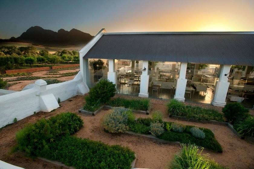 Ferme BabylonStoren-Babel at sunset, Simonsberg as backdrop - copie.jpg