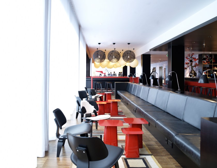 CitizenMGlasgow_UK-072742